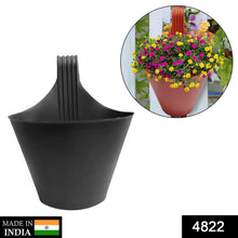 4822 hanging planter pot used for storing and holding plants and flowers in it and this is widely used in in all kinds of gardening and household places etc