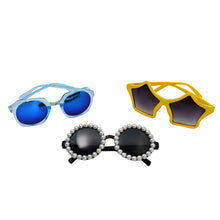 4951 1pc mix frame sunglasses for men and women multi color and different shape and design